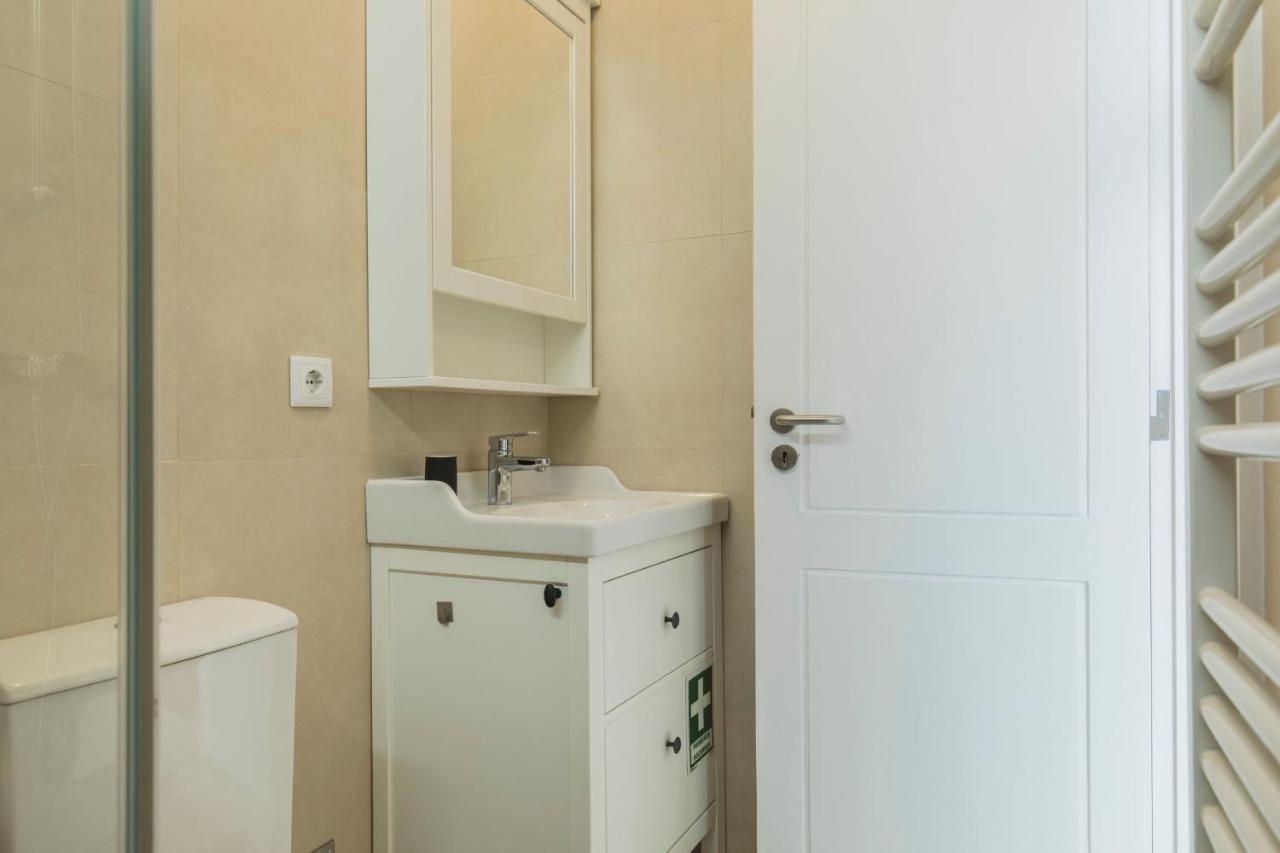 Lovelystay - Peaceful Central Apartment I Lisbon Bagian luar foto